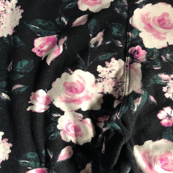 Lula Roe Yoga Pants with Roses One Size - Picture 3 of 5